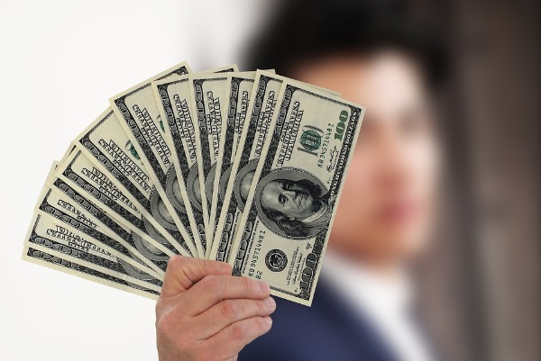 代孕机构如何收取费用？